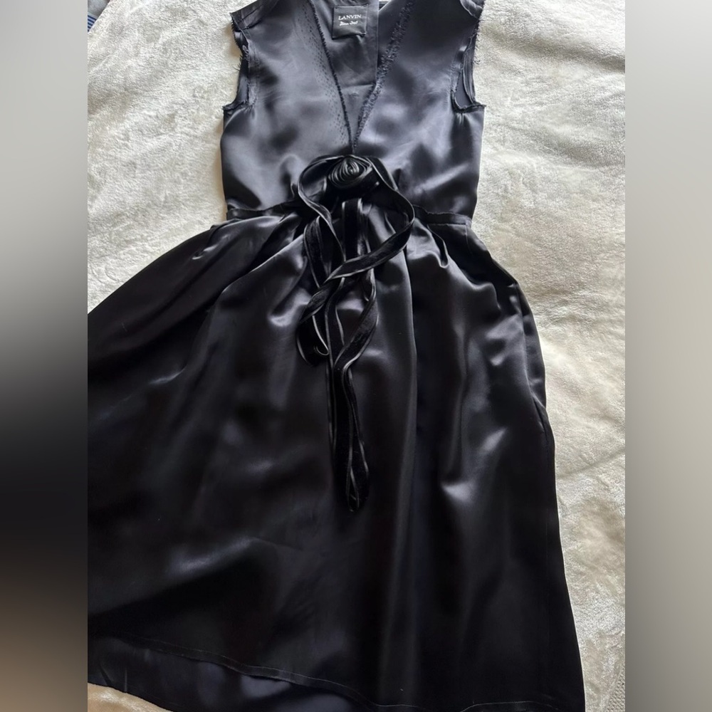 🥰🦊Authen lanvin collectible Sweet V raw Silk attached flower dress
France34 USA2